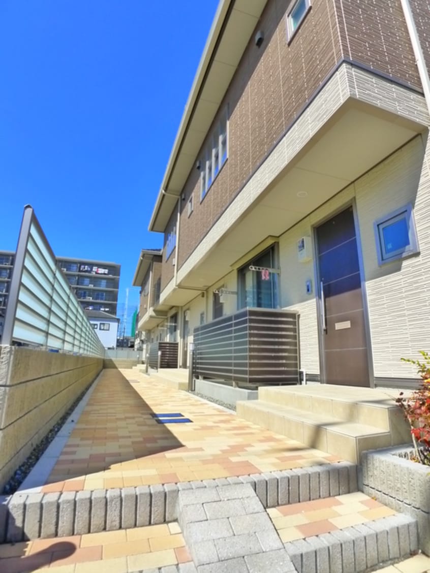 エントランス部分 アレイ鬼高Ｃ