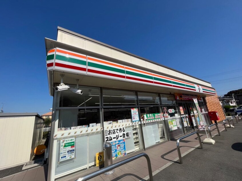 セブンイレブン入間仏子店(コンビニ)まで800m 坂の上ハイツ