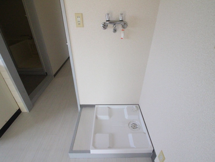 洗濯機置場 ヤマザキエムハイツ（３０５）