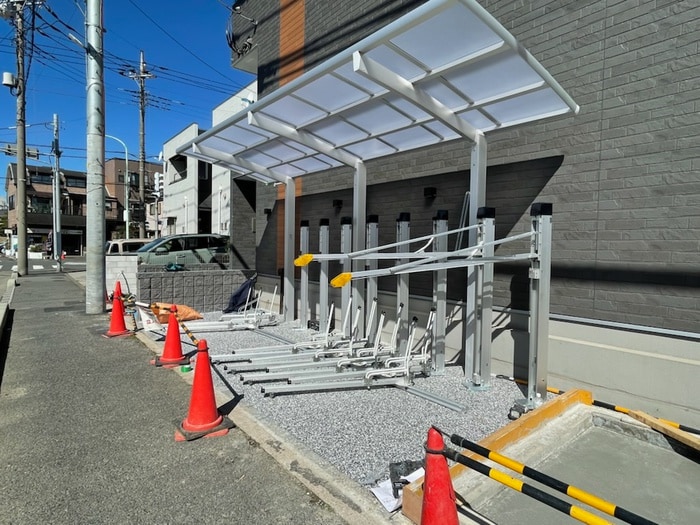 駐輪場 Maison Fleurissante
