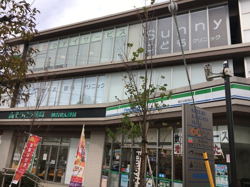 ファミリーマート川崎梶が谷駅前店(コンビニ)まで425m リブリ・Ｋ＆Ｍ