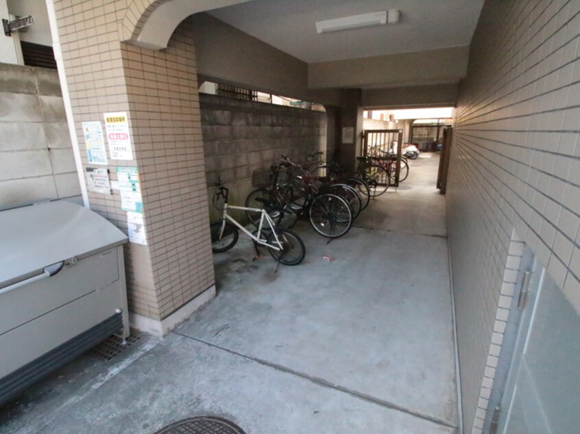 駐輪場 シャトーライフ弘明寺