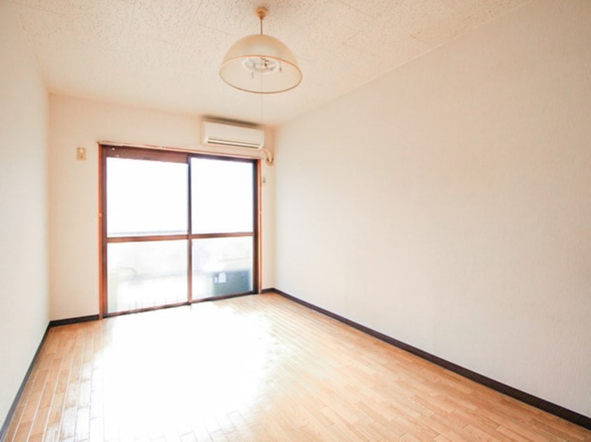 居室 メゾンエイト