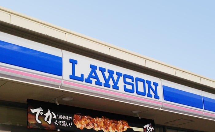 ローソン花小金井南町一丁目店(コンビニ)まで350m コースサイドテラス