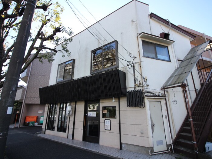 ラーメン屋(その他飲食（ファミレスなど）)まで295m コーラルリーフ大塚