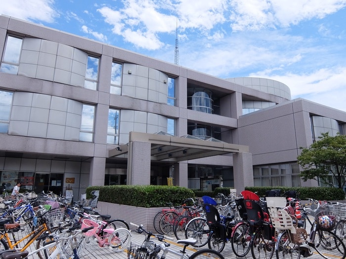 中央図書館(図書館)まで379m 桜新町アムフラット(103)