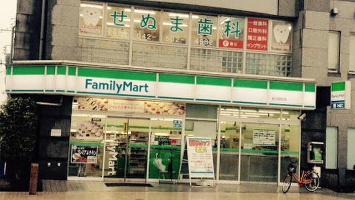 ファミリーマート　秋川駅前店(コンビニ)まで166m シャルマン