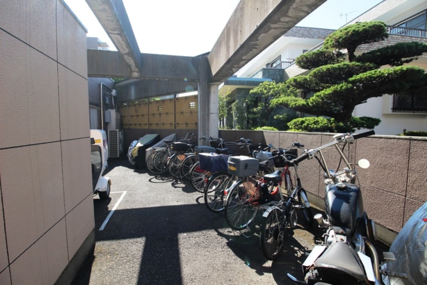 駐輪場 ルグラン前嶋