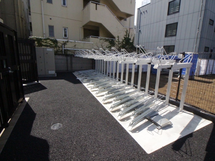 駐輪場 ライオンズフォーシア中野