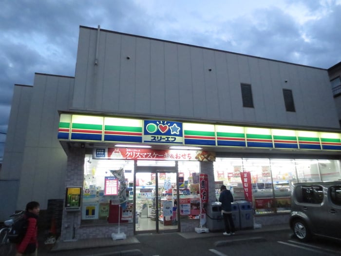 スリーエフ(ローソン)(コンビニ)まで135m キャトルメゾン