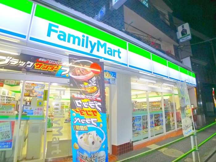 ファミリーマート(コンビニ)まで330m ハイムジ－エス