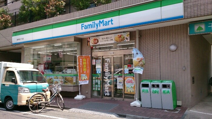 ファミリーマート 東向島五丁目店(コンビニ)まで405m ｱｲﾙﾌﾟﾚﾐｱﾑ押上ﾉﾙﾄﾞ(505)