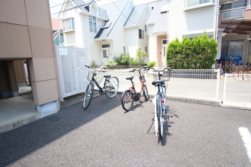 駐輪場 AQUA　BLOW