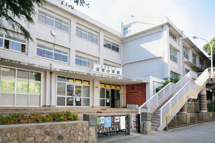 横須賀市立浦賀小学校(小学校)まで350m SLJ浦賀