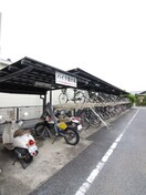 バイク置き場 ウィスタリアオーク