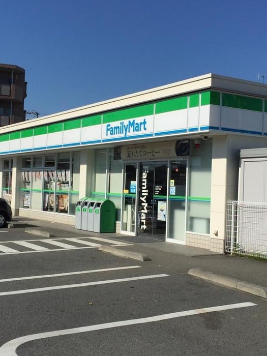 ファミリーマート辻堂新町三丁目店(コンビニ)まで500m フレグラントオリーブ湘南Ⅱ