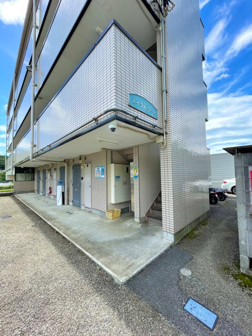 エントランス部分 メイプルコート