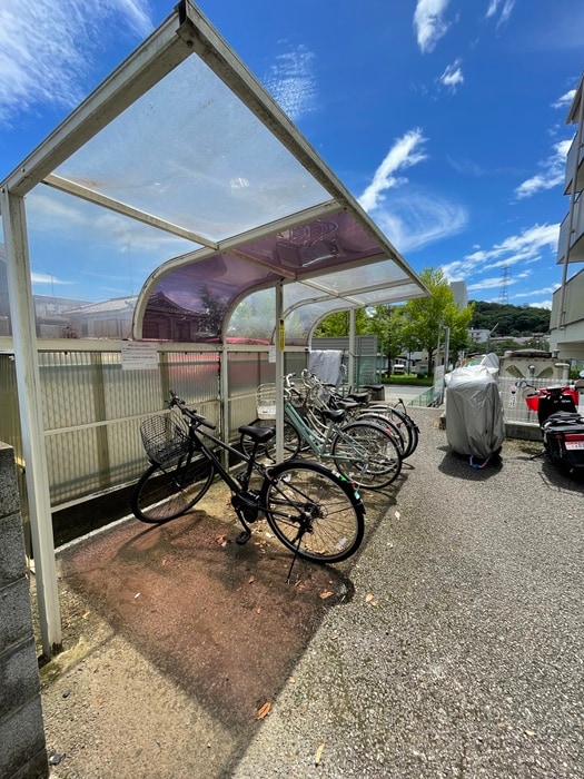 駐輪場 メイプルコート