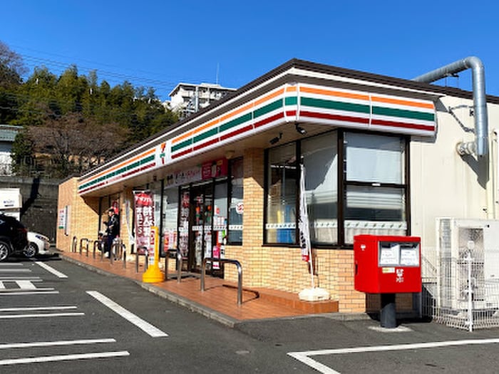 セブン-イレブン 多摩ニュータウン通り店(コンビニ)まで35m メイプルコート