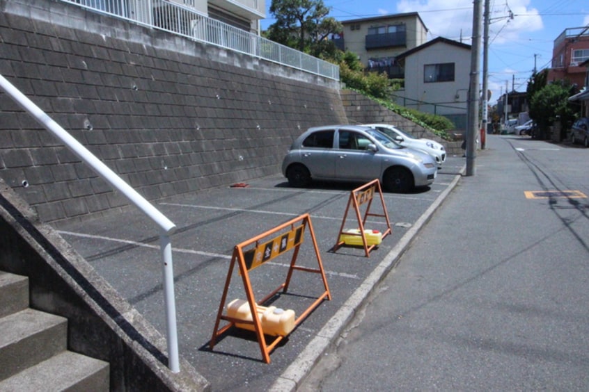 駐車場 メゾン・クレ－ル