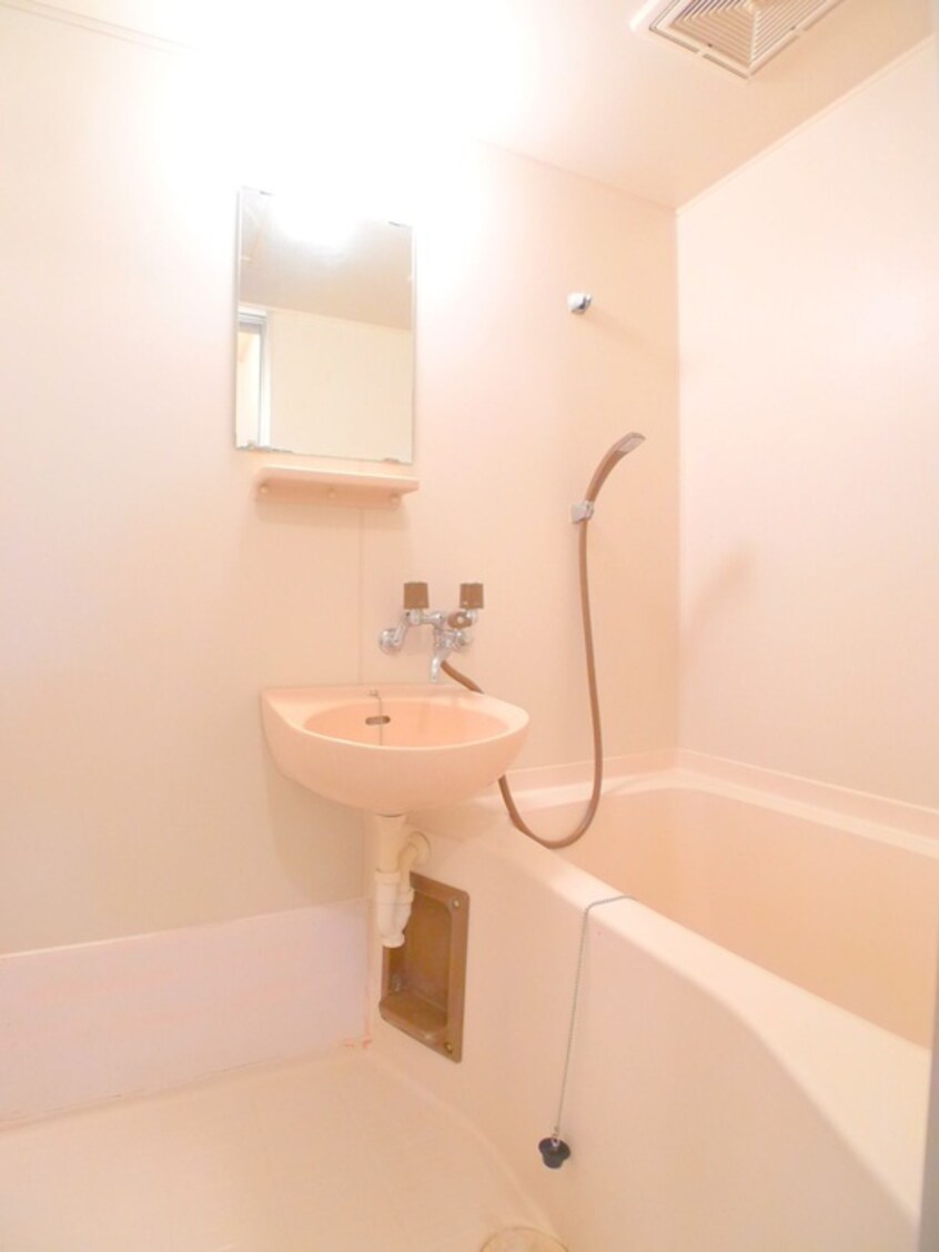 バス／シャワールーム等 エステートピア