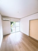 居室 ｴｽﾃｰﾄﾋﾟｱｿｼｱﾙA
