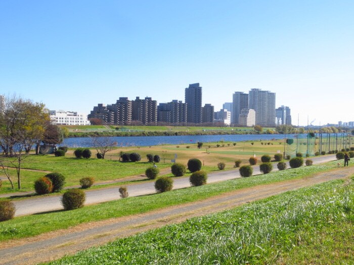 多摩川河川敷(公園)まで200m プラーズ上丸子