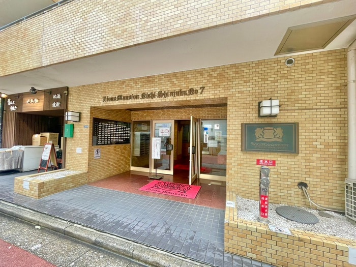 エントランス部分 ﾗｲｵﾝｽﾞﾏﾝｼｮﾝ西新宿第７（206)