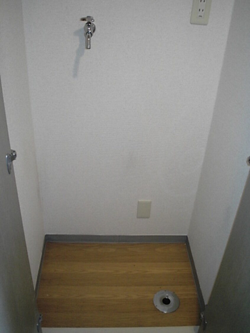 洗濯機置場 ﾄﾞﾙﾁｪ府中TWIN EXEL(104)