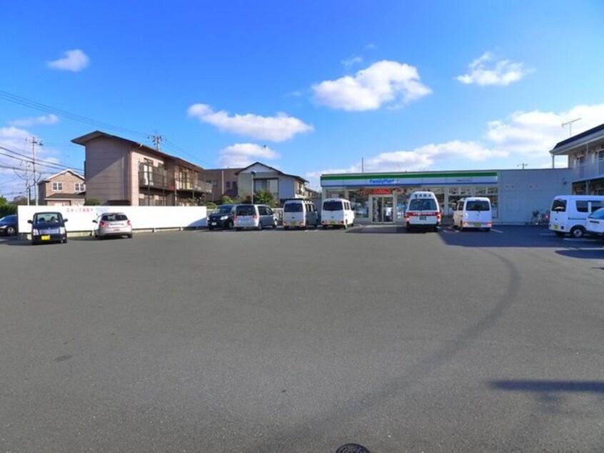 ファミリーマート(コンビニ)まで340m リヴォアール中村