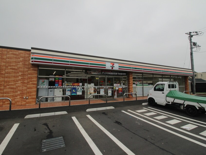 セブンイレブン 秦野出雲大社入口店(コンビニ)まで382m ボヌール秦野Ⅱ