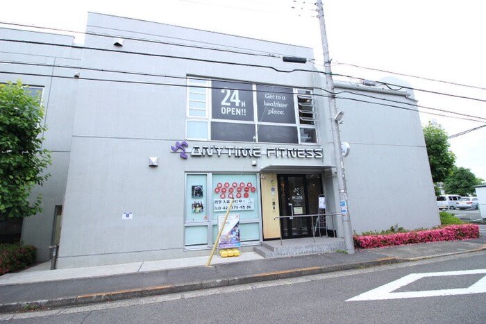 エニタイムフィットネス稲城店(予備校)まで754m 小宮ハイツ