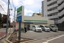 ファミリーマート下馬駒沢通り店(コンビニ)まで390m コンフォリア学芸大学