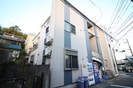 アザレ読売ランドＡ棟の外観