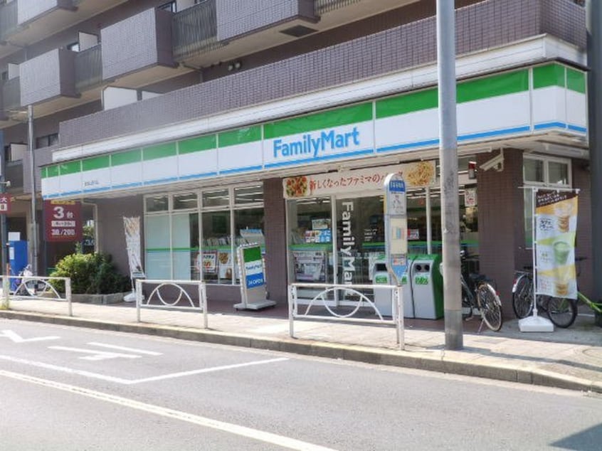 ファミリーマート砧城山通り店(コンビニ)まで358m ハイツ中村
