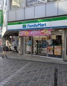 ファミリーマート(コンビニ)まで122m メイハウス