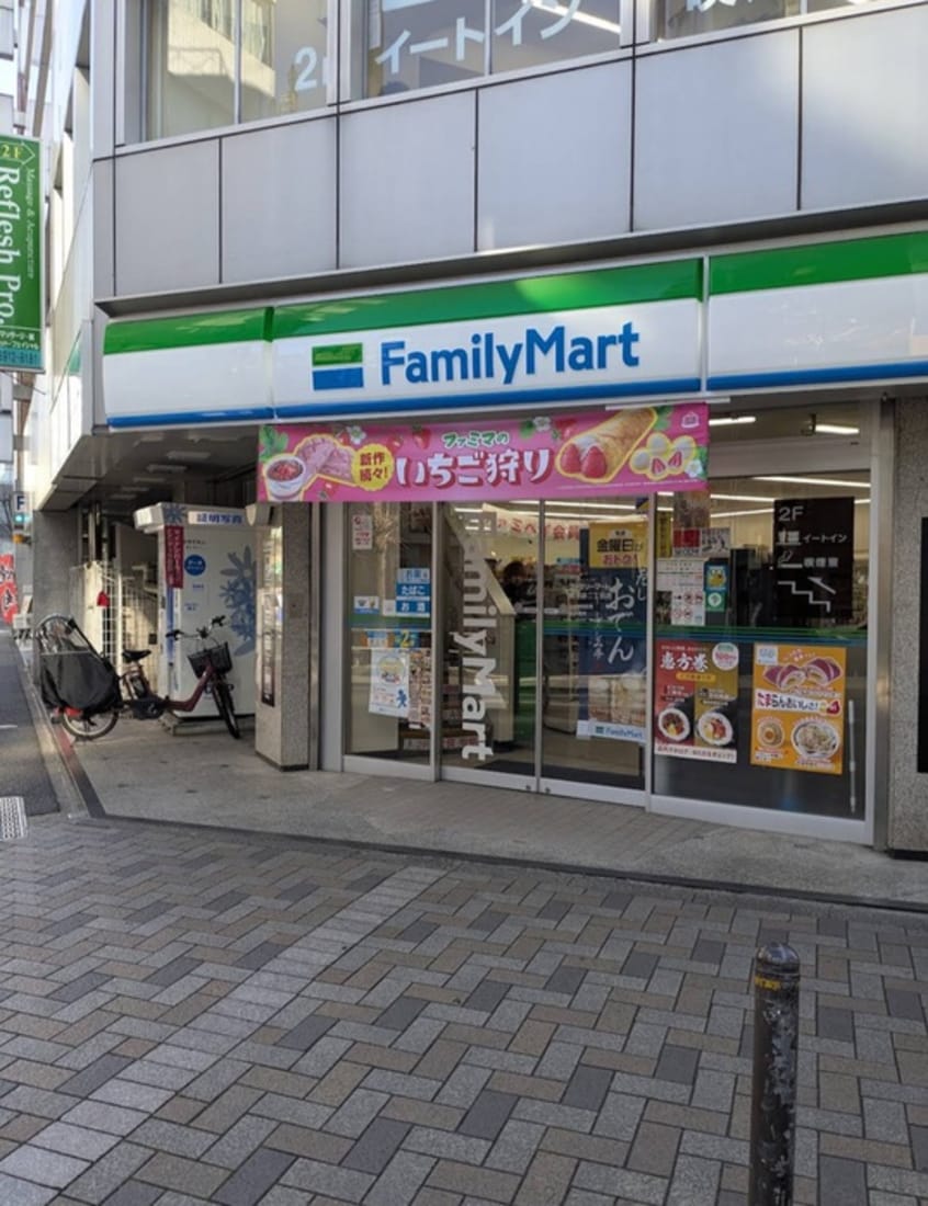 ファミリーマート(コンビニ)まで122m メイハウス