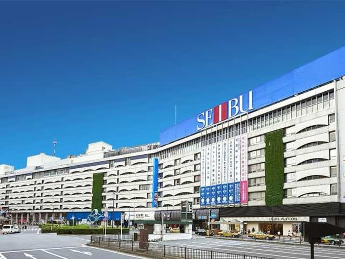 西武池袋本店(デパート)まで481m メイハウス