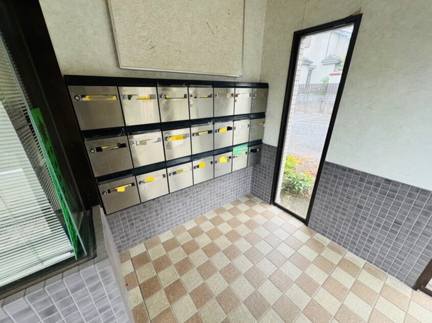 エントランス部分 ロイヤルハイツ谷原