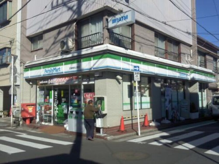 ファミリーマート　横浜菊名店(コンビニ)まで297m 小菊荘