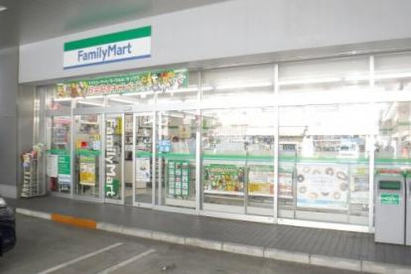 ファミリーマート 中野中央二丁目店(コンビニ)まで170m グランエッグス中野坂上