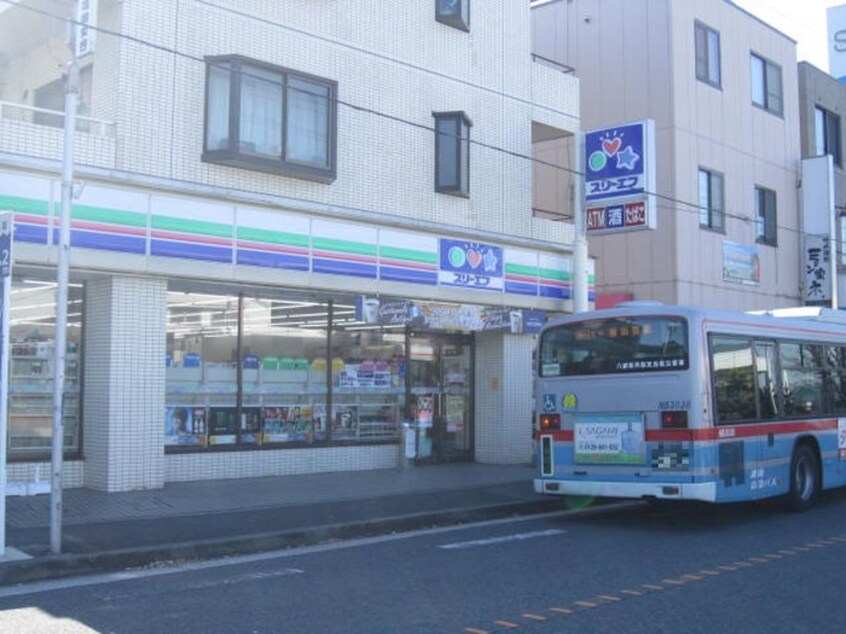 スリーエフ馬堀海岸店(コンビニ)まで1097m 前田ハイツ