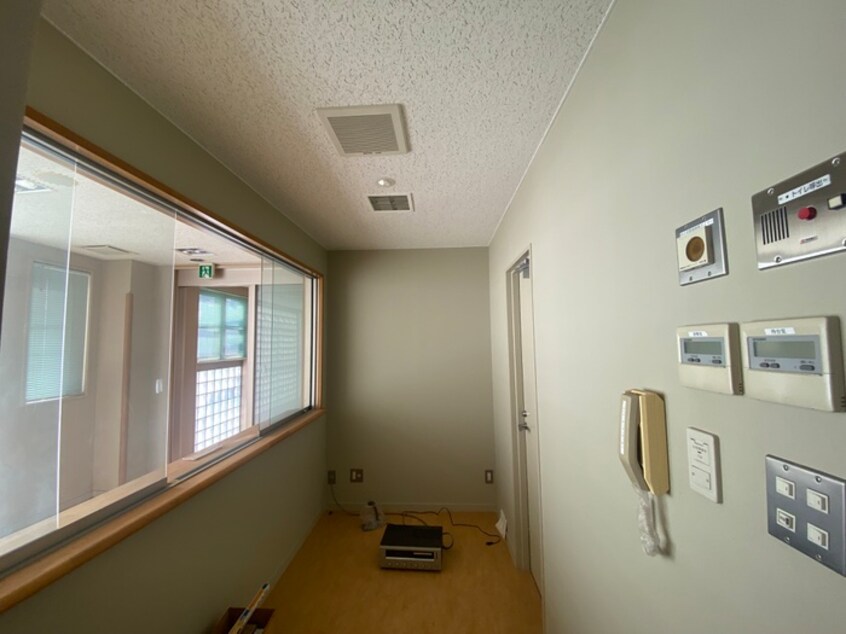 室内からの展望 Ｋ・Ｍ・Ｃビル