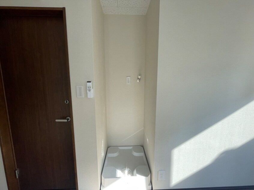 洗濯機置場 ウッディコーポ東六月町