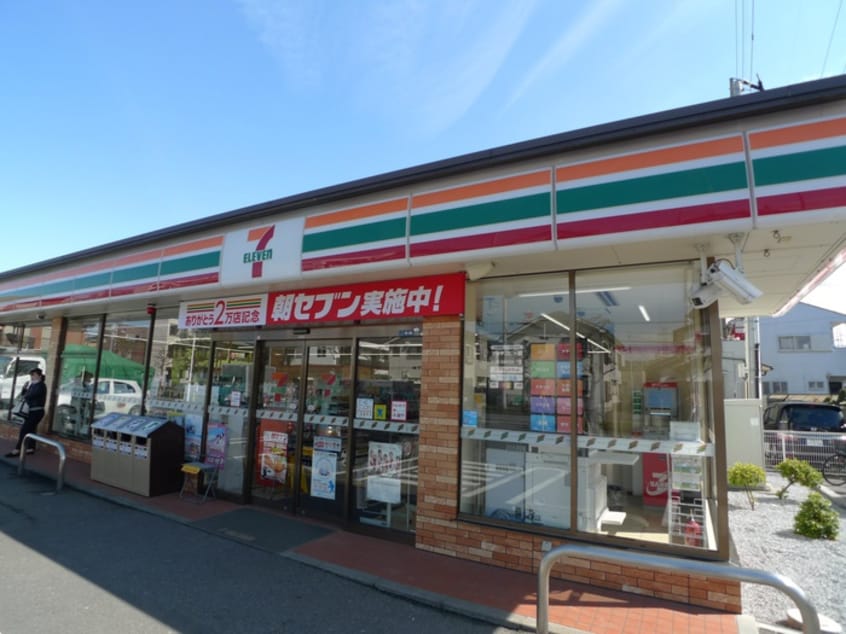 セブンイレブン(コンビニ)まで450m メゾン・ココ草加