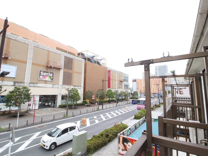 室内からの展望 ＬＩＦＥ　ＴＨＲ０ＵＧＨ　２
