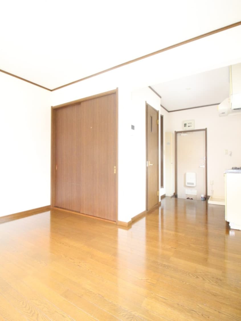 居室 ＬＩＦＥ　ＴＨＲ０ＵＧＨ　２