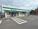 ファミリーマート(コンビニ)まで100m グランバリエ小川