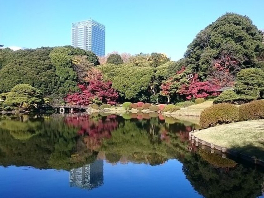 新宿御苑(公園)まで631m ロイジェントパークス四ツ谷