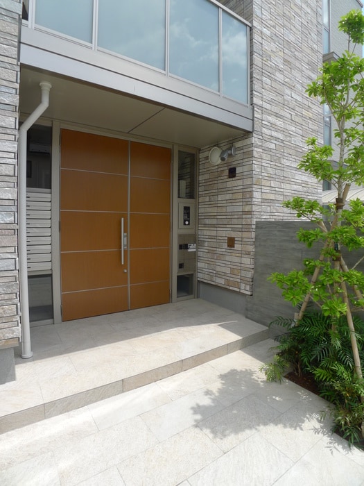 エントランス部分 ＬＵＦＴ　ＧＡＲＤＥＮＳ